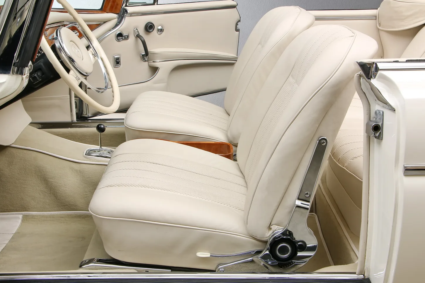 1967 Mercedes-Benz 300 SE Cabriolet 6.3, 15/26