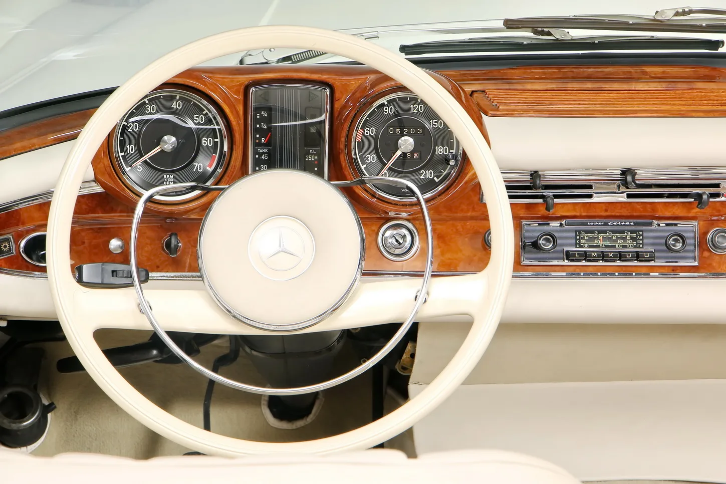 1967 Mercedes-Benz 300 SE Cabriolet 6.3, 20/26