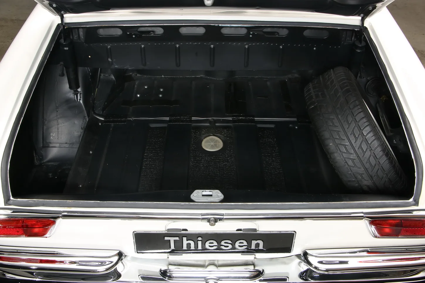 1967 Mercedes-Benz 300 SE Cabriolet 6.3, 23/26