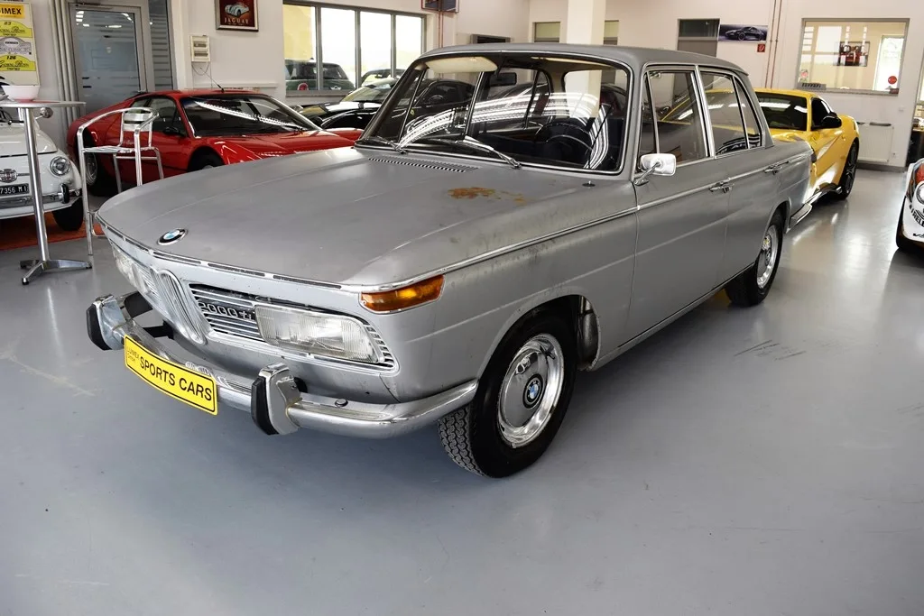 1968 BMW 2000 proposée par un concessionnaire spécialisé à Pfaffenhofen an der Ilm, Allemagne, photo principale