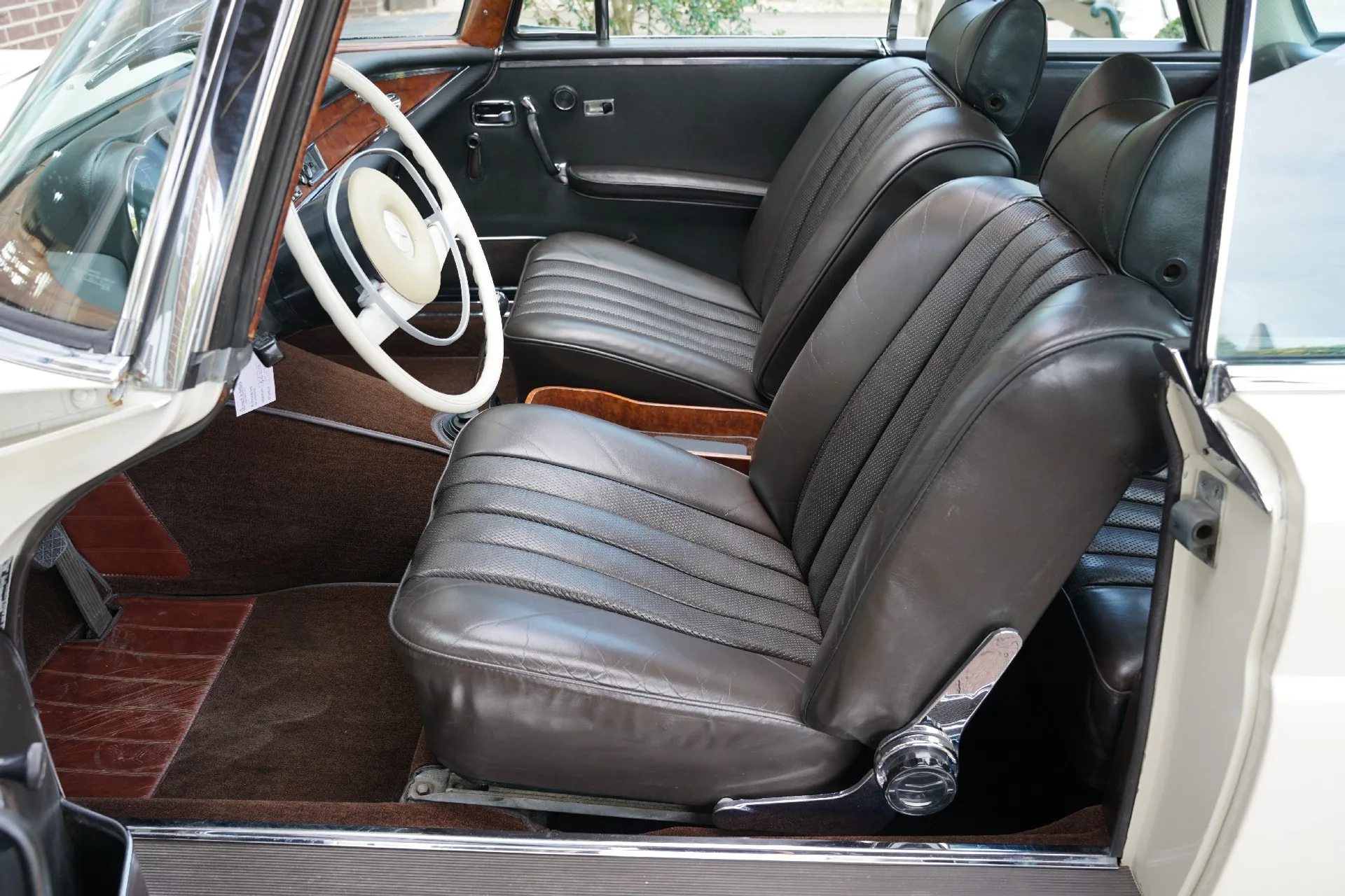 1968 Mercedes-Benz 280 SE Coupé, 3/30