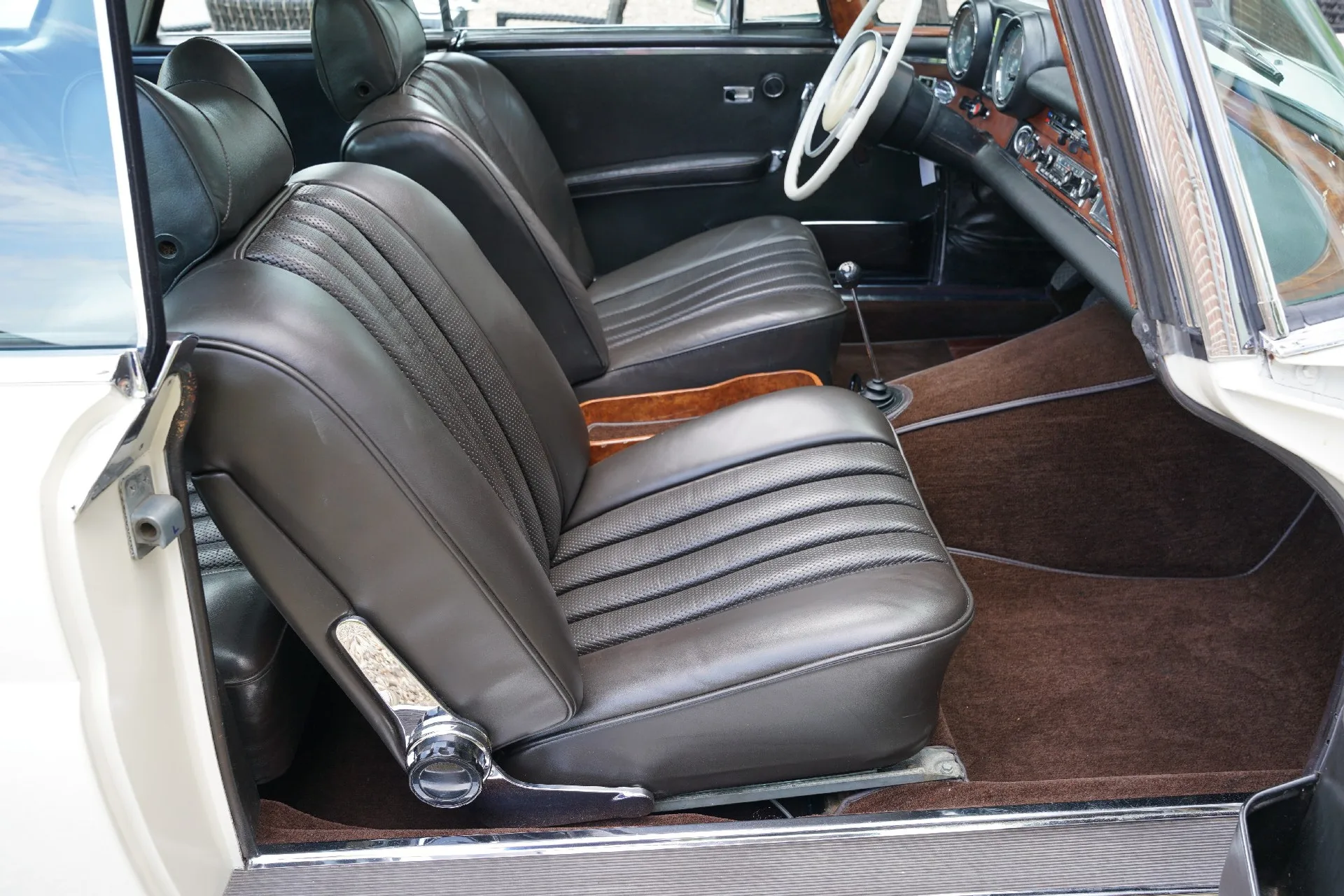 1968 Mercedes-Benz 280 SE Coupé, 9/30