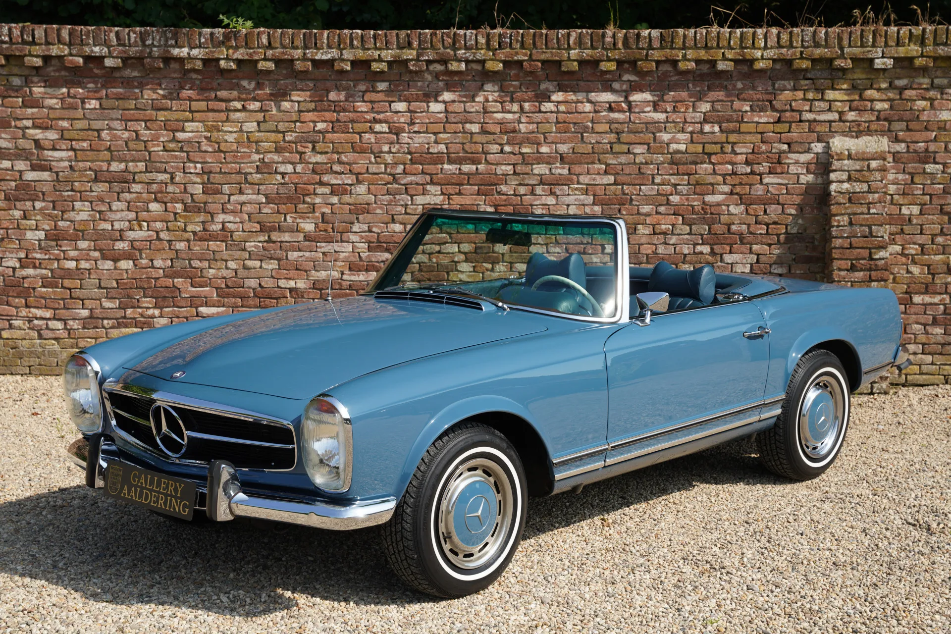 1968 Mercedes-Benz 280 SL offered by a specialist dealer in Brummen, Netherlands, main photo
