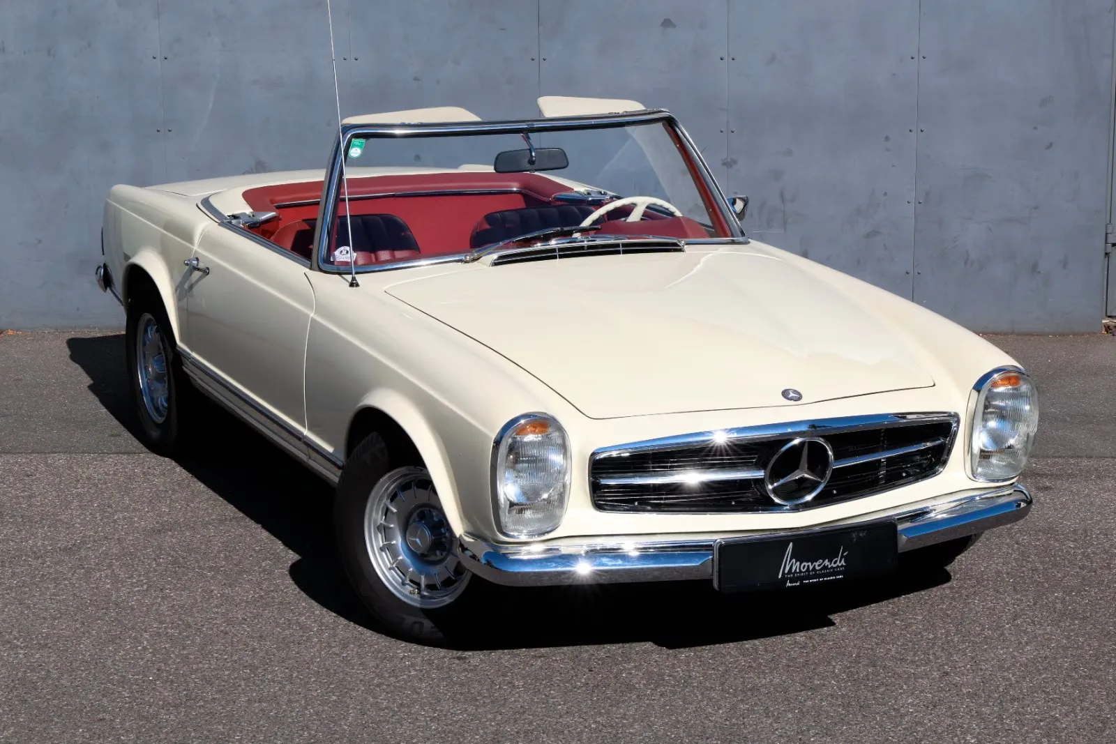 1968 Mercedes-Benz 280 SL angeboten von einem Fachhändler in Düsseldorf, Deutschland, Hauptfoto