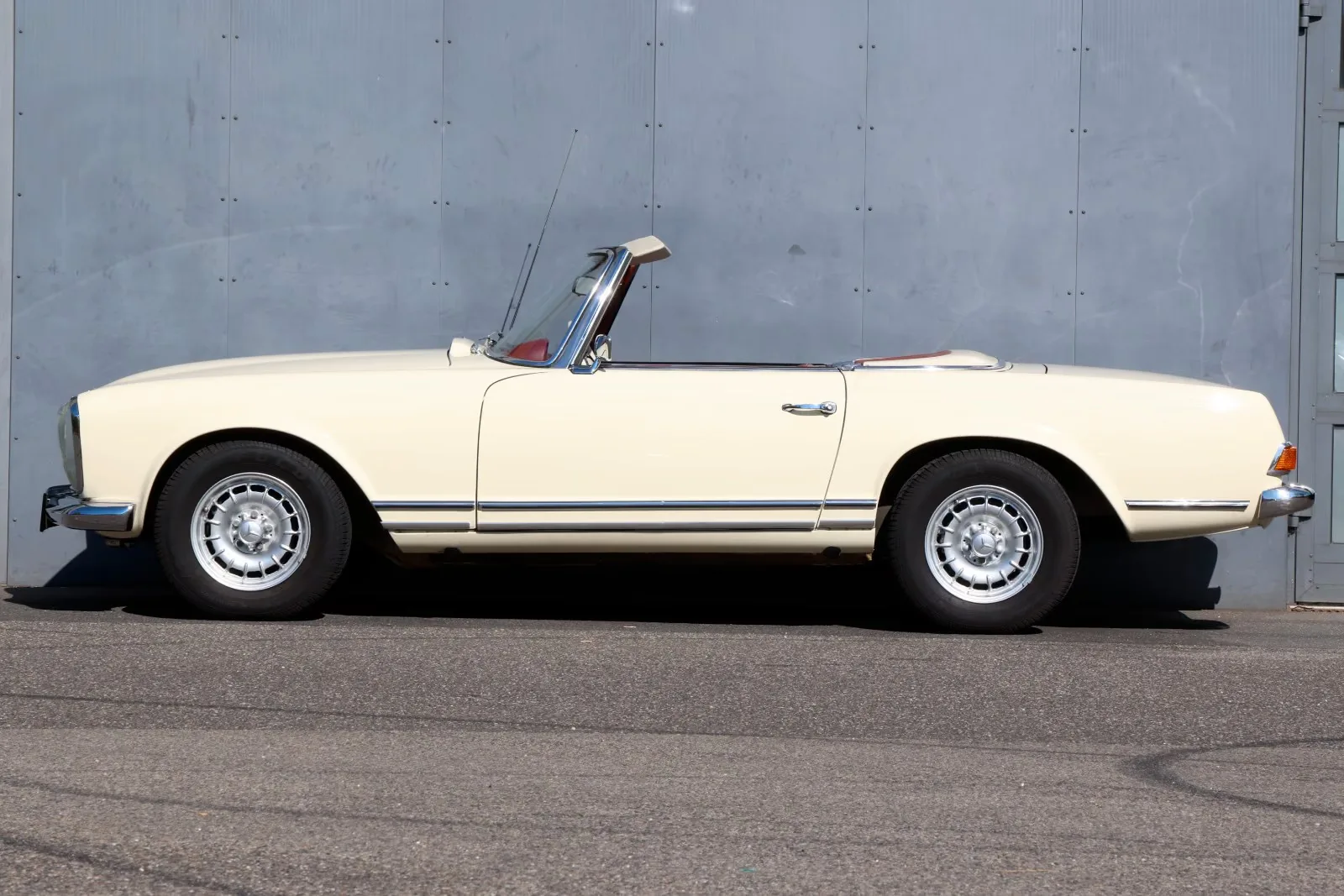 1968 Mercedes-Benz 280 SL, 8/24