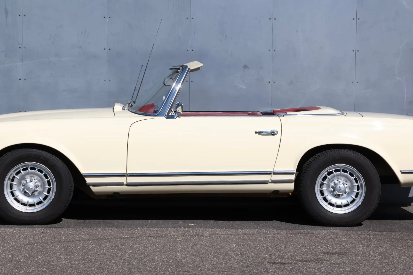 1968 Mercedes-Benz 280 SL, 12/24
