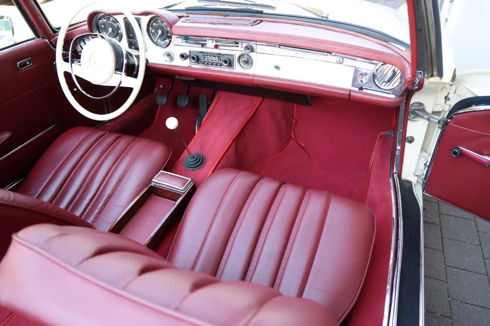 1968 Mercedes-Benz 280 SL, 20/24
