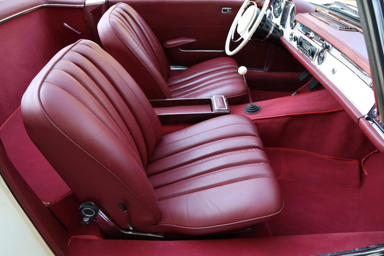 1968 Mercedes-Benz 280 SL, 22/24