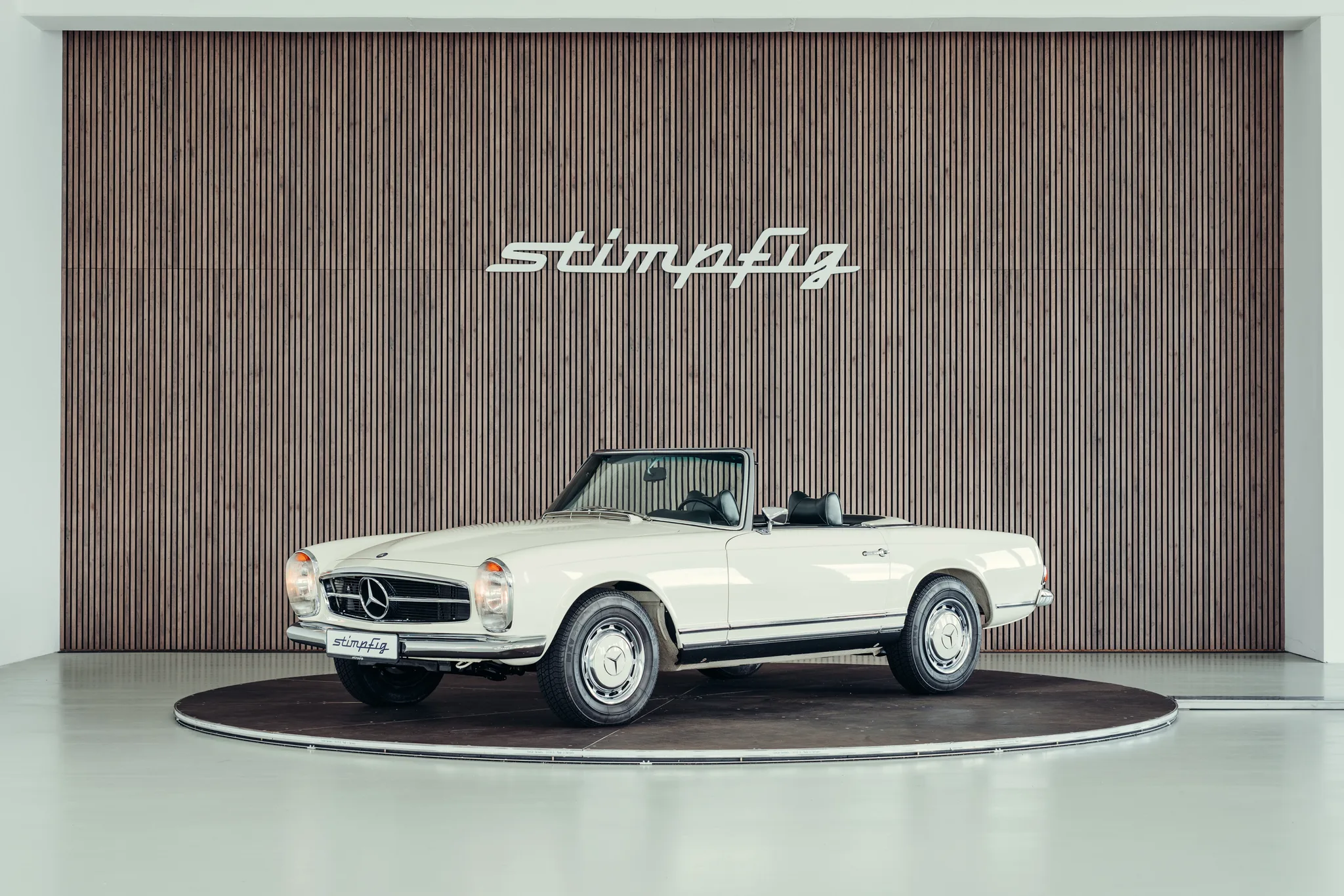 1968 Mercedes-Benz 280 SL Pagoda offered by a collector car specialist in Stuttgart, Germany, main photo