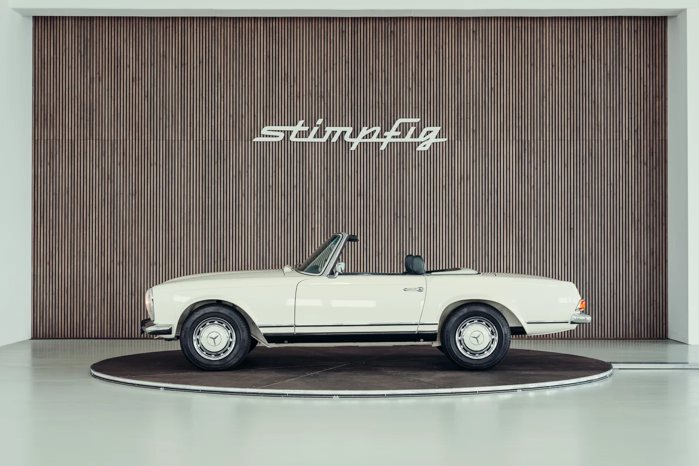 1968 Mercedes-Benz 280 SL Pagoda angeboten von einem Oldtimerspezialisten in Stuttgart, Deutschland, Foto 2 von 25