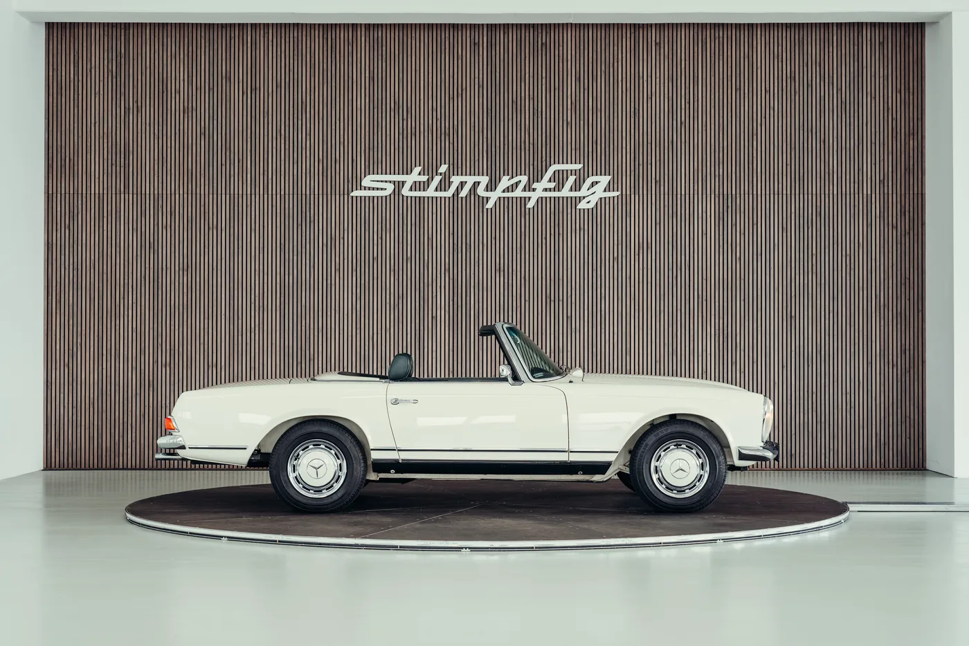 1968 Mercedes-Benz 280 SL Pagoda angeboten von einem Oldtimerspezialisten in Stuttgart, Deutschland, Foto 6 von 25
