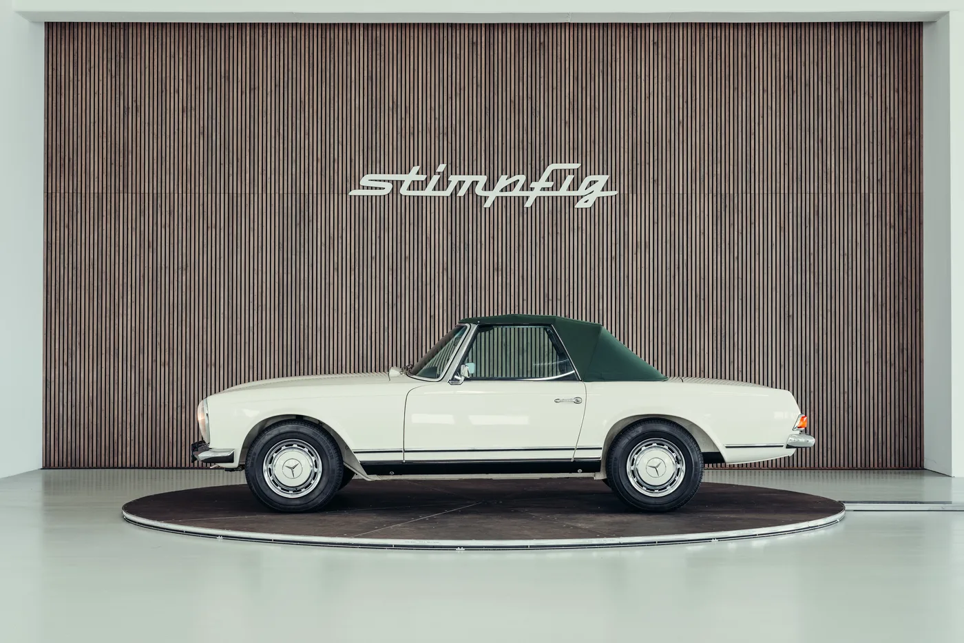 1968 Mercedes-Benz 280 SL Pagoda angeboten von einem Oldtimerspezialisten in Stuttgart, Deutschland, Foto 10 von 25