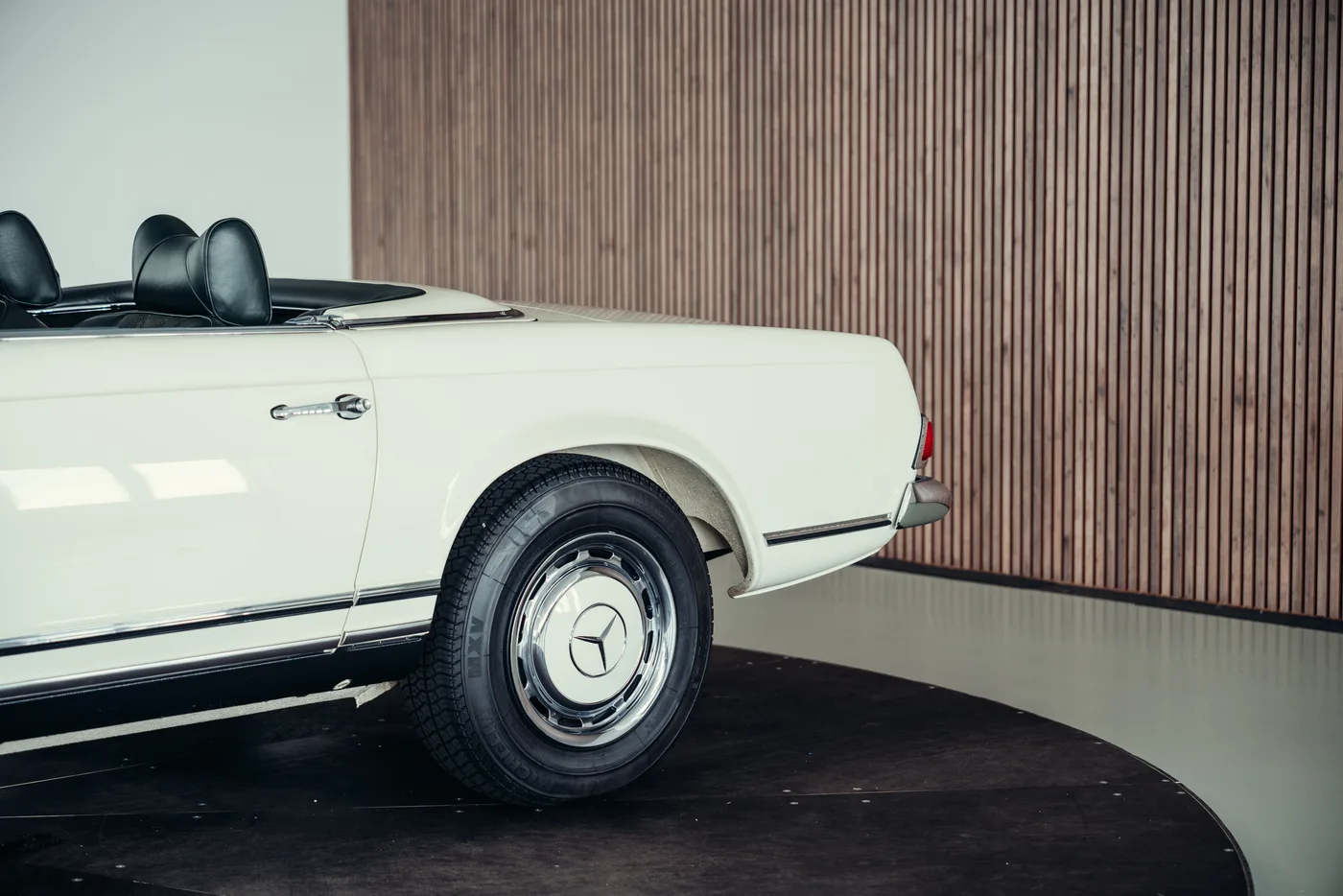 1968 Mercedes-Benz 280 SL Pagoda angeboten von einem Oldtimerspezialisten in Stuttgart, Deutschland, Foto 22 von 25