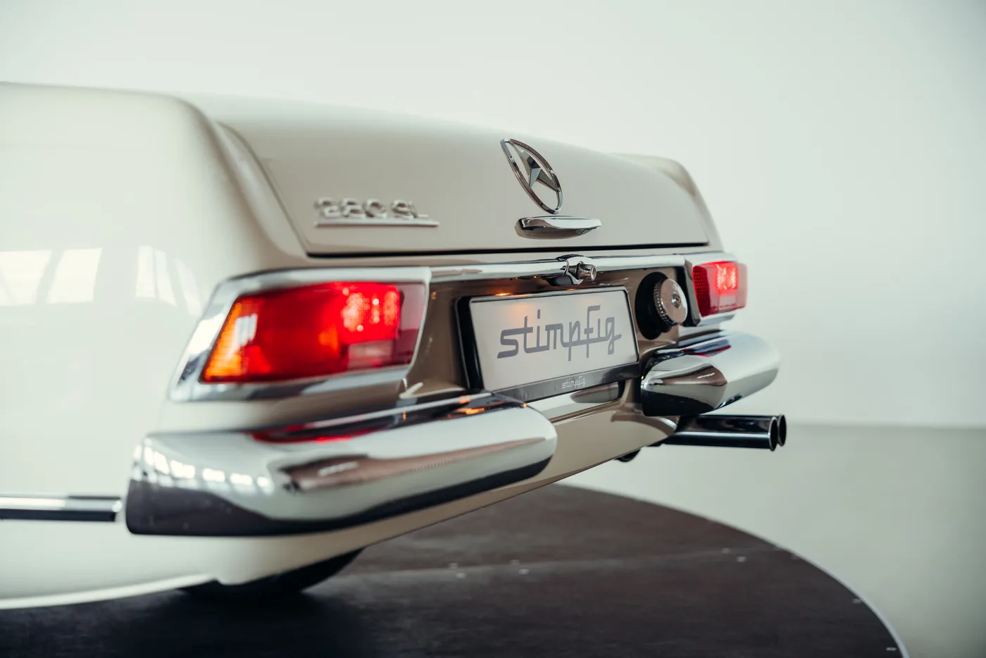 1968 Mercedes-Benz 280 SL Pagoda angeboten von einem Oldtimerspezialisten in Stuttgart, Deutschland, Foto 24 von 25