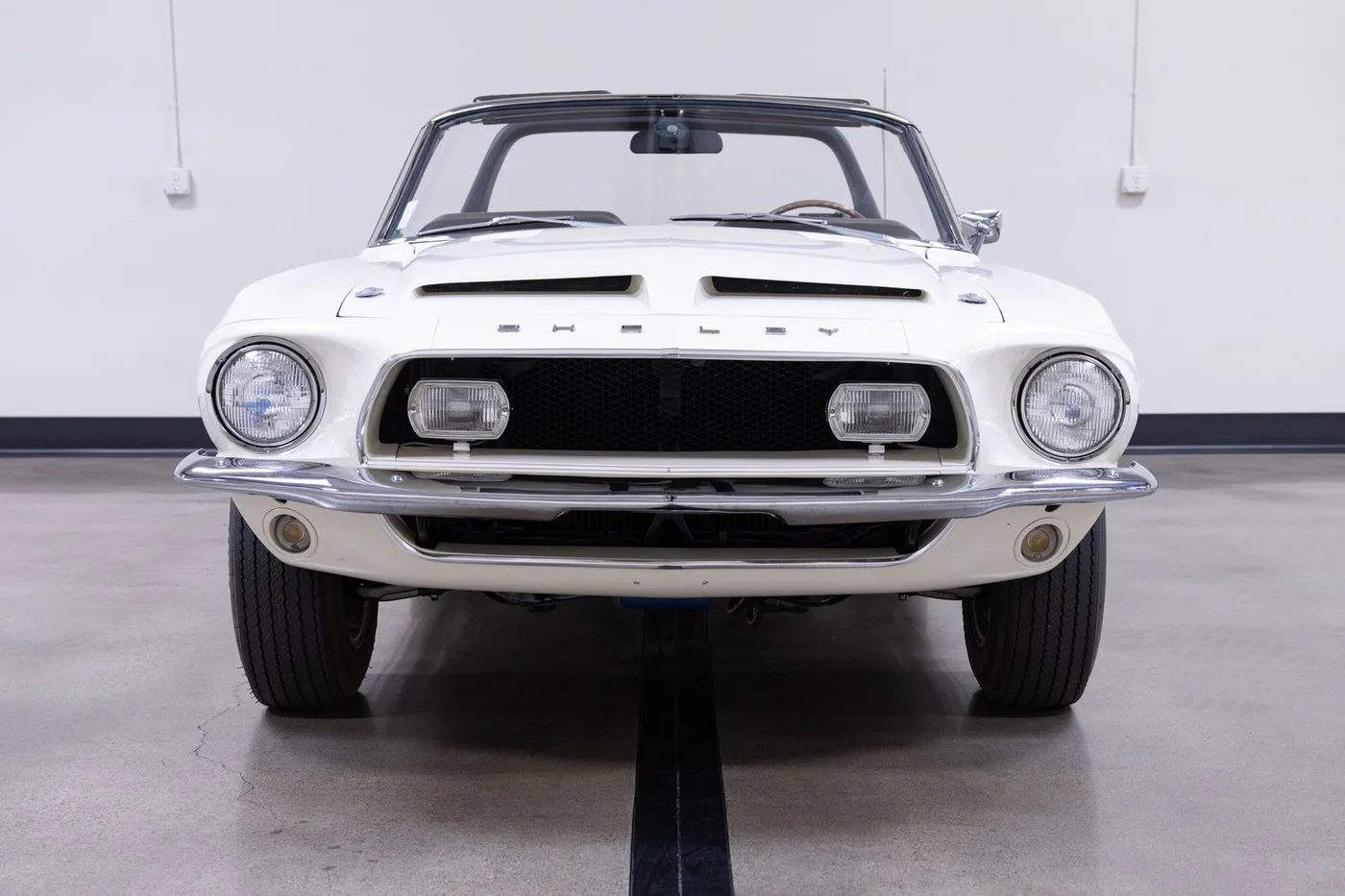 1968 Shelby Mustang GT500KR sold by a specialist dealer in Costa Mesa, United States, photo 3 of 15