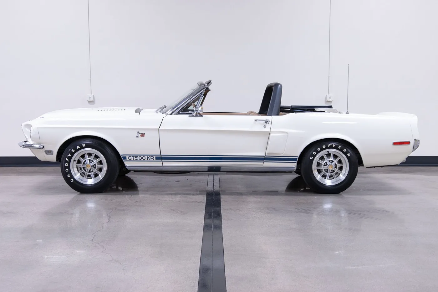 1968 Shelby Mustang GT500KR sold by a specialist dealer in Costa Mesa, United States, photo 6 of 15