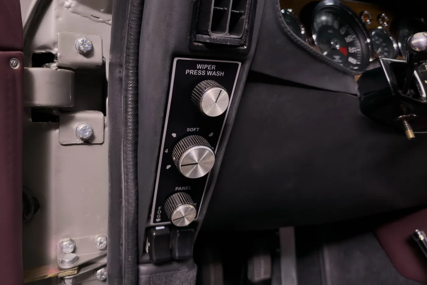 1969 Aston Martin DBS Vantage, 26/30