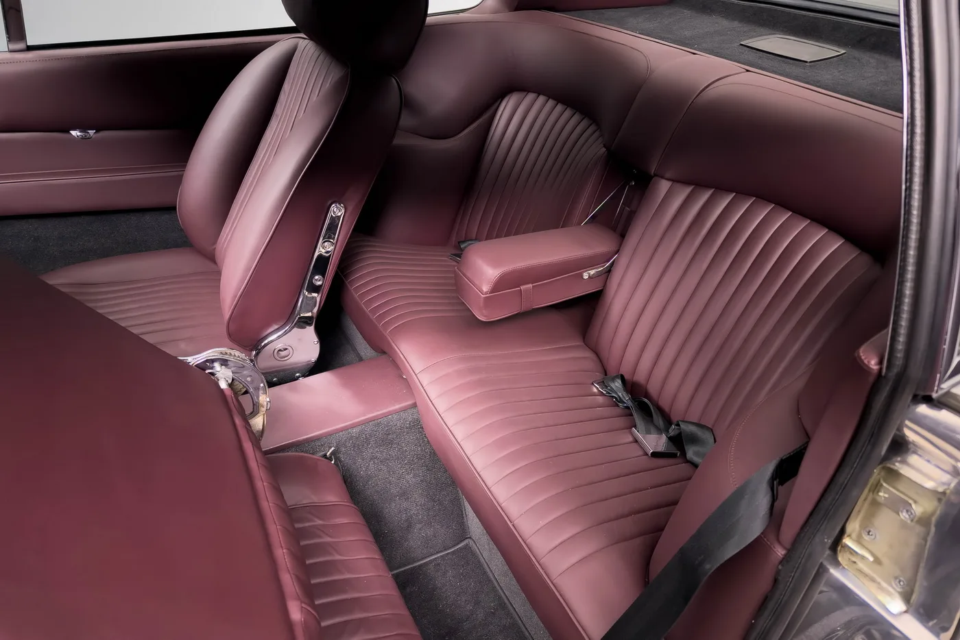 1969 Aston Martin DBS Vantage, 27/30