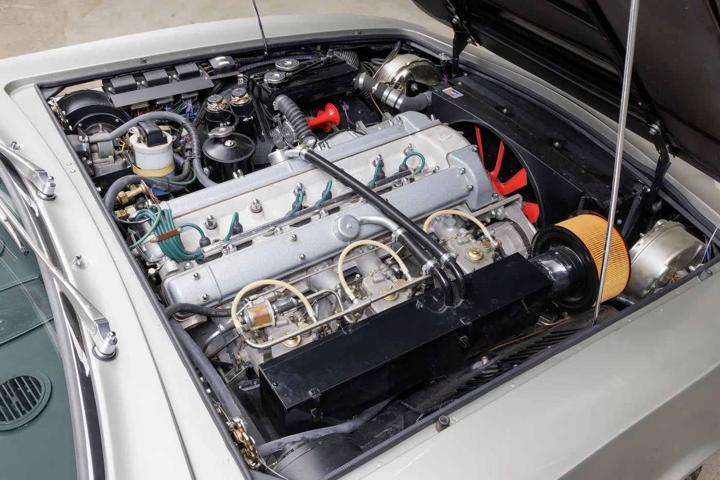 1969 Aston Martin DBS Vantage, 29/30