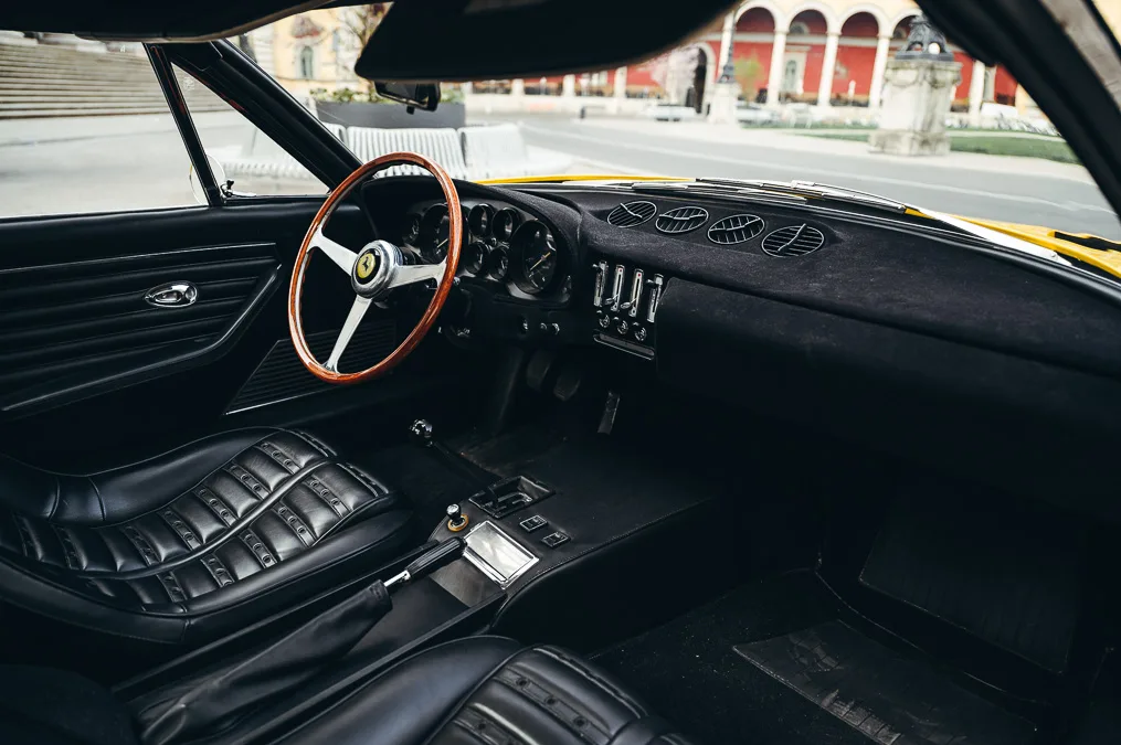 1969 Ferrari 365 GTB/4 Daytona, 25/30