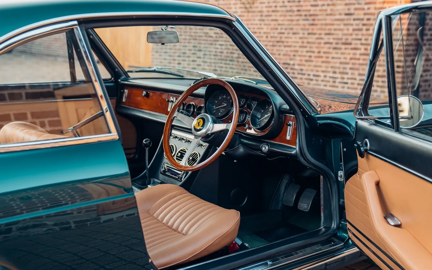 1969 Ferrari 365 GTC proposée par un concessionnaire spécialisé à Chorleywood, Royaume-Uni, photo 4 sur 15