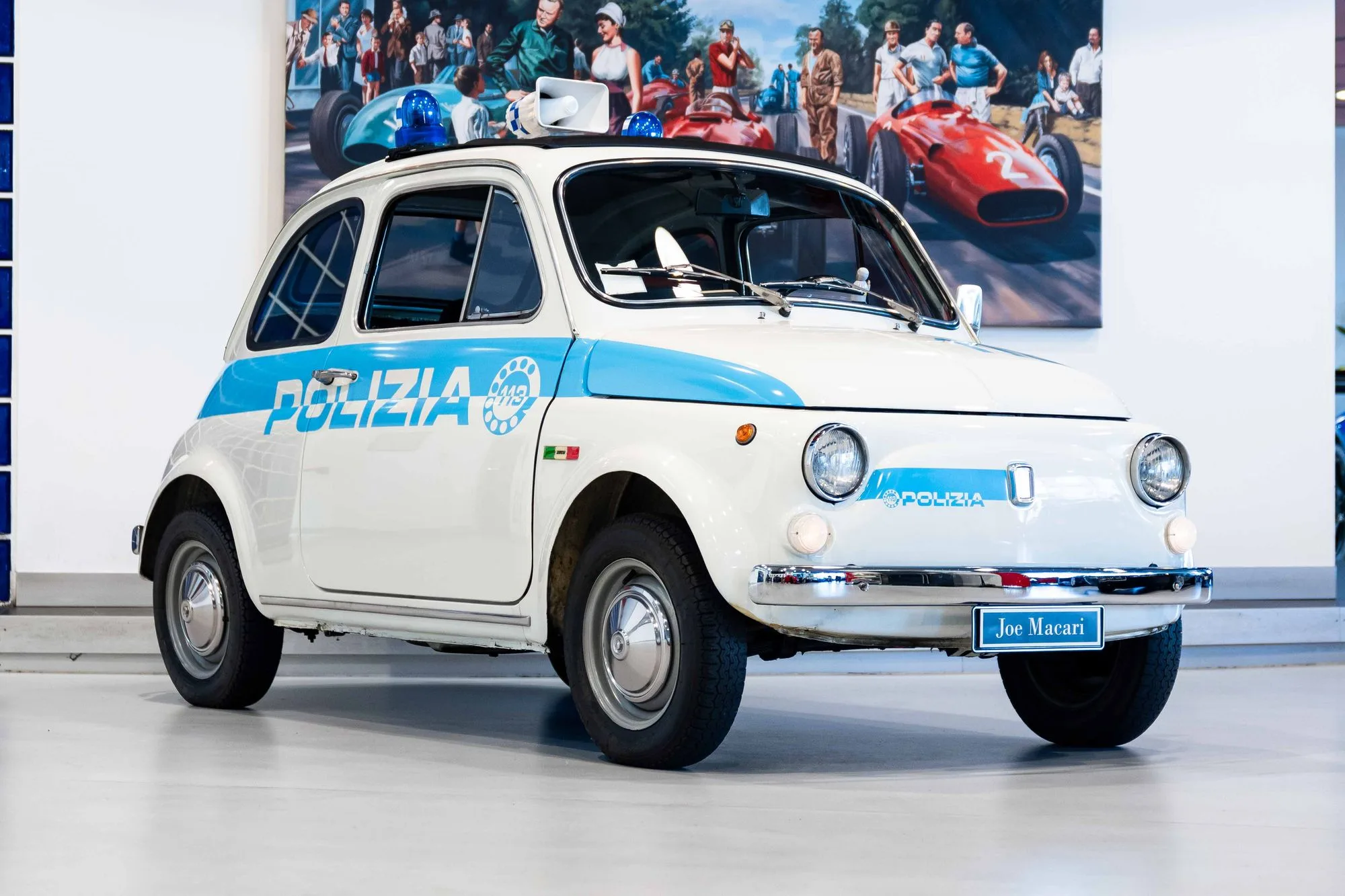 1969 Fiat 500 L, Polizia tribute angeboten von einem Fachhändler in London, Vereinigtes Königreich, Hauptfoto