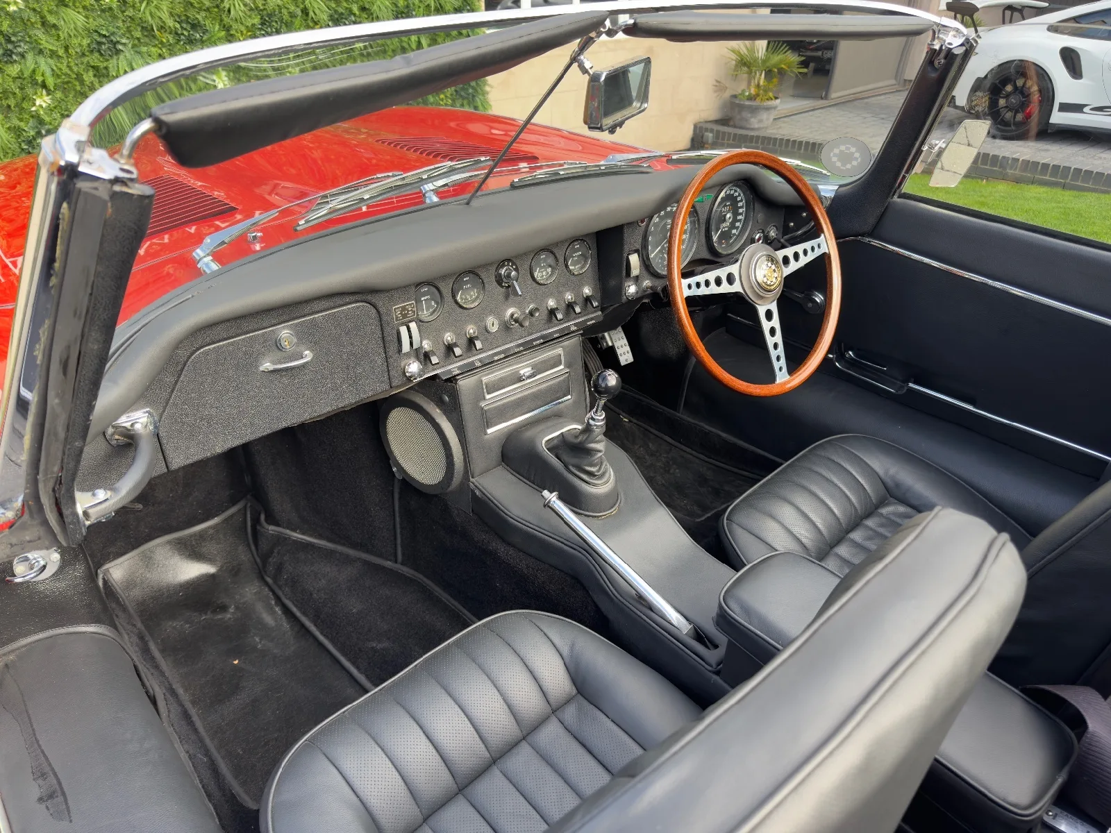 1969 Jaguar E-Type Series 1.5 Roadster, 22/30