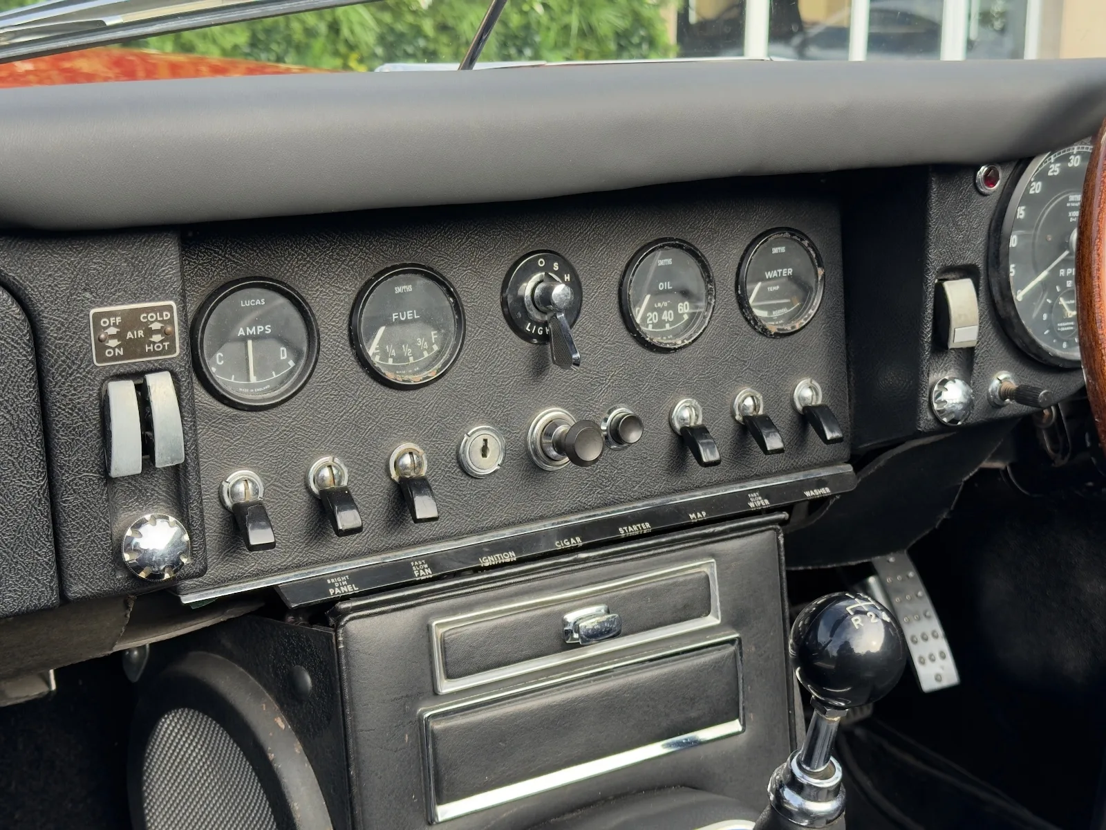 1969 Jaguar E-Type Series 1.5 Roadster, 29/30
