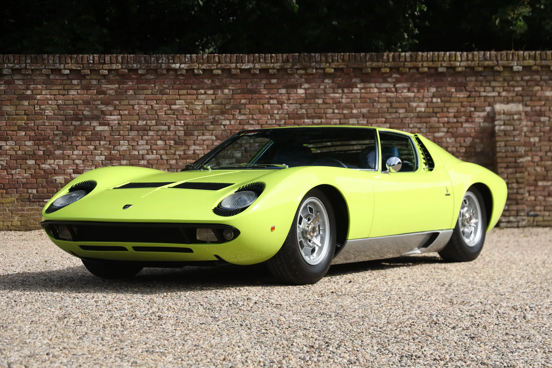 1969 Lamborghini Miura P400 S offered by a specialist dealer in Brummen, Netherlands, main photo