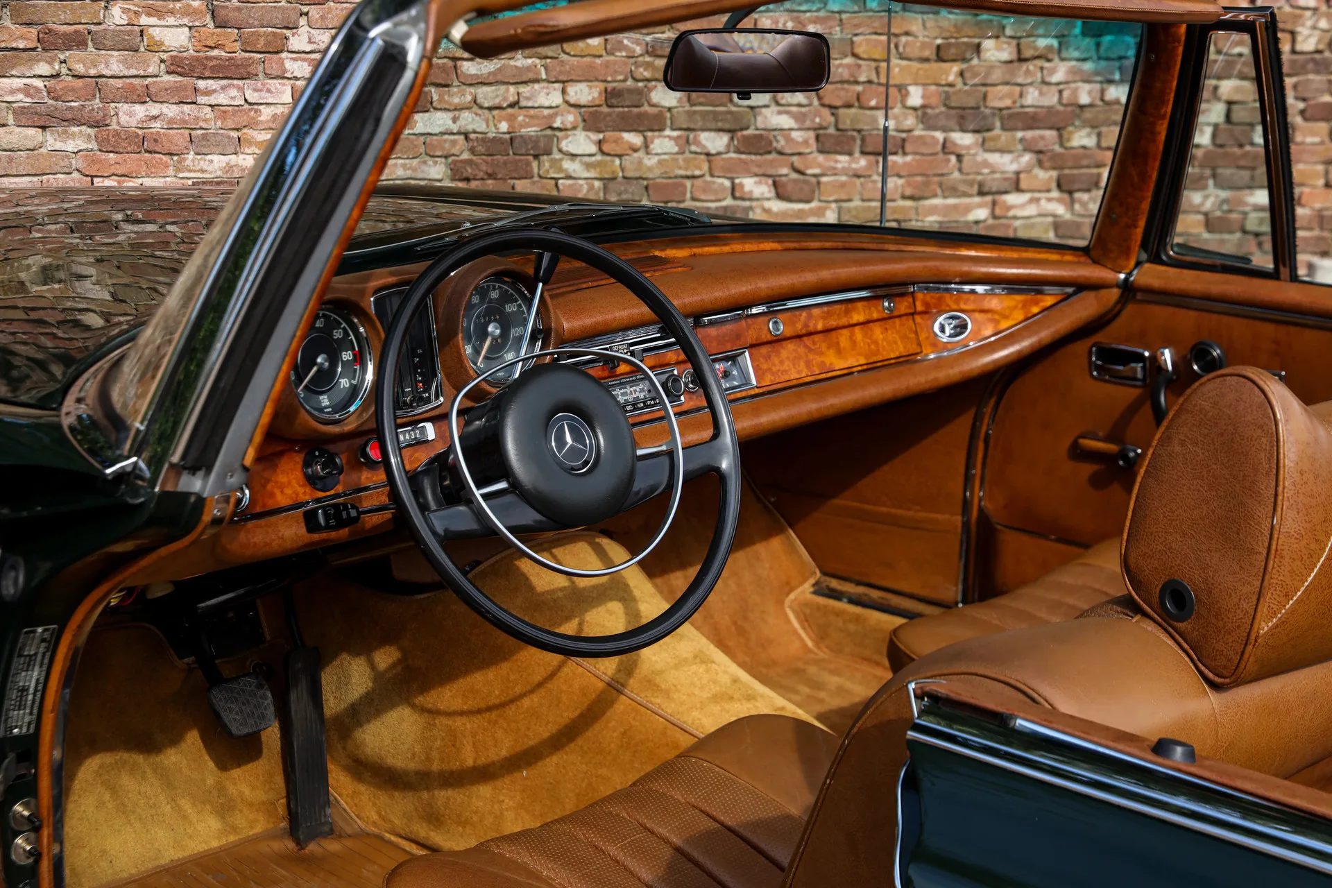 1969 Mercedes-Benz 280 SE Cabriolet, 3/30