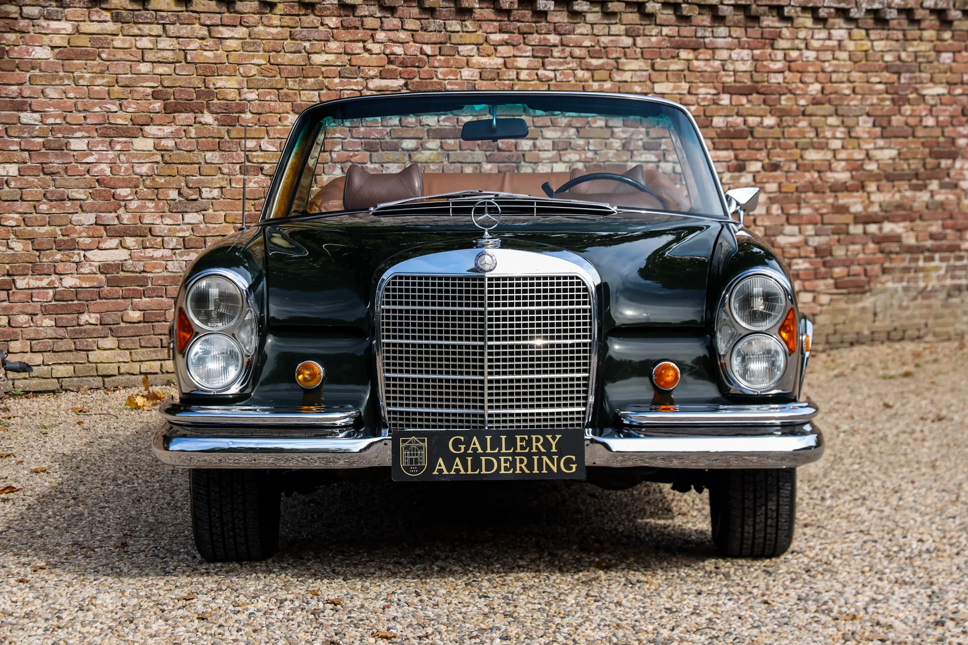 1969 Mercedes-Benz 280 SE Cabriolet, 5/30