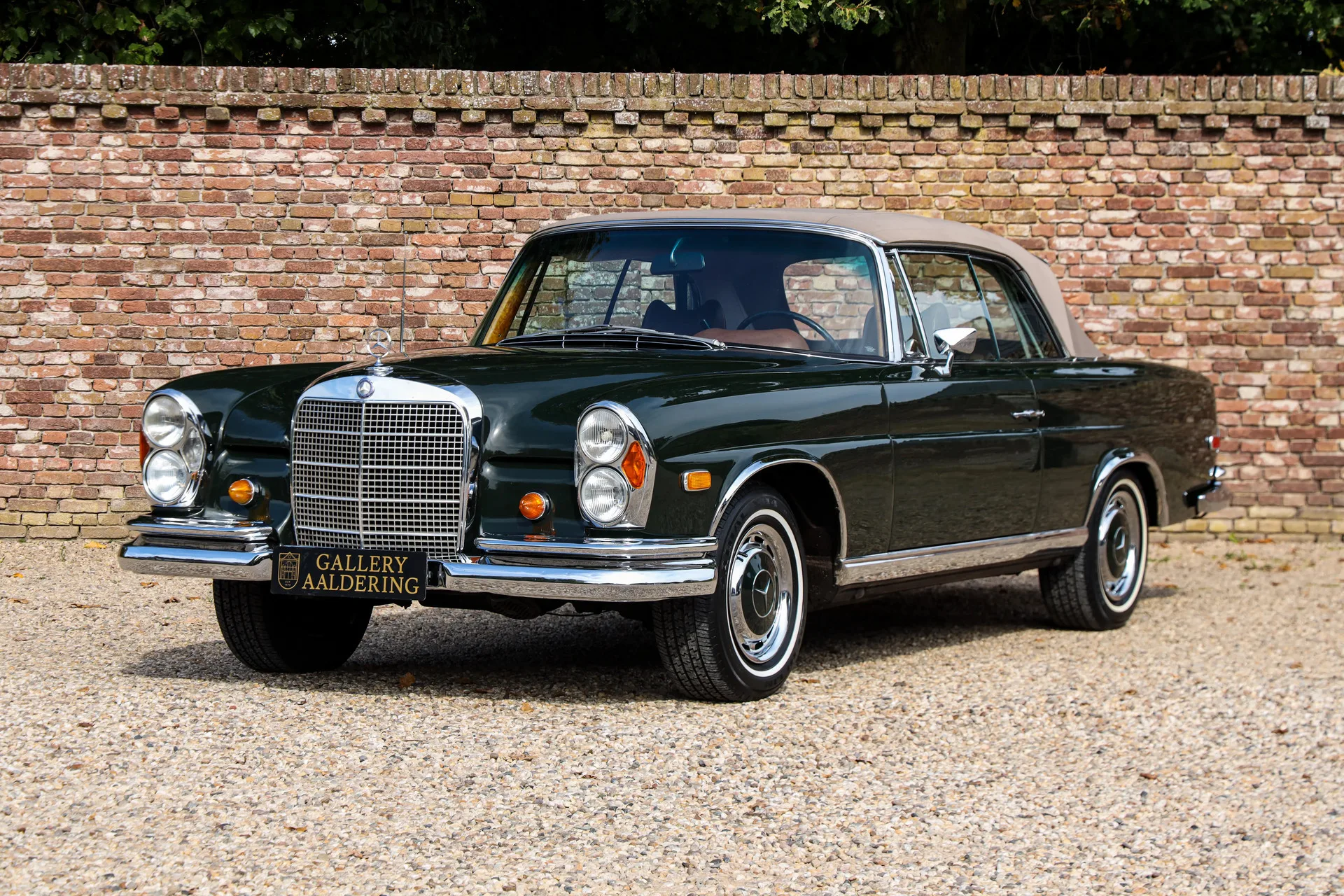 1969 Mercedes-Benz 280 SE Cabriolet, 7/30