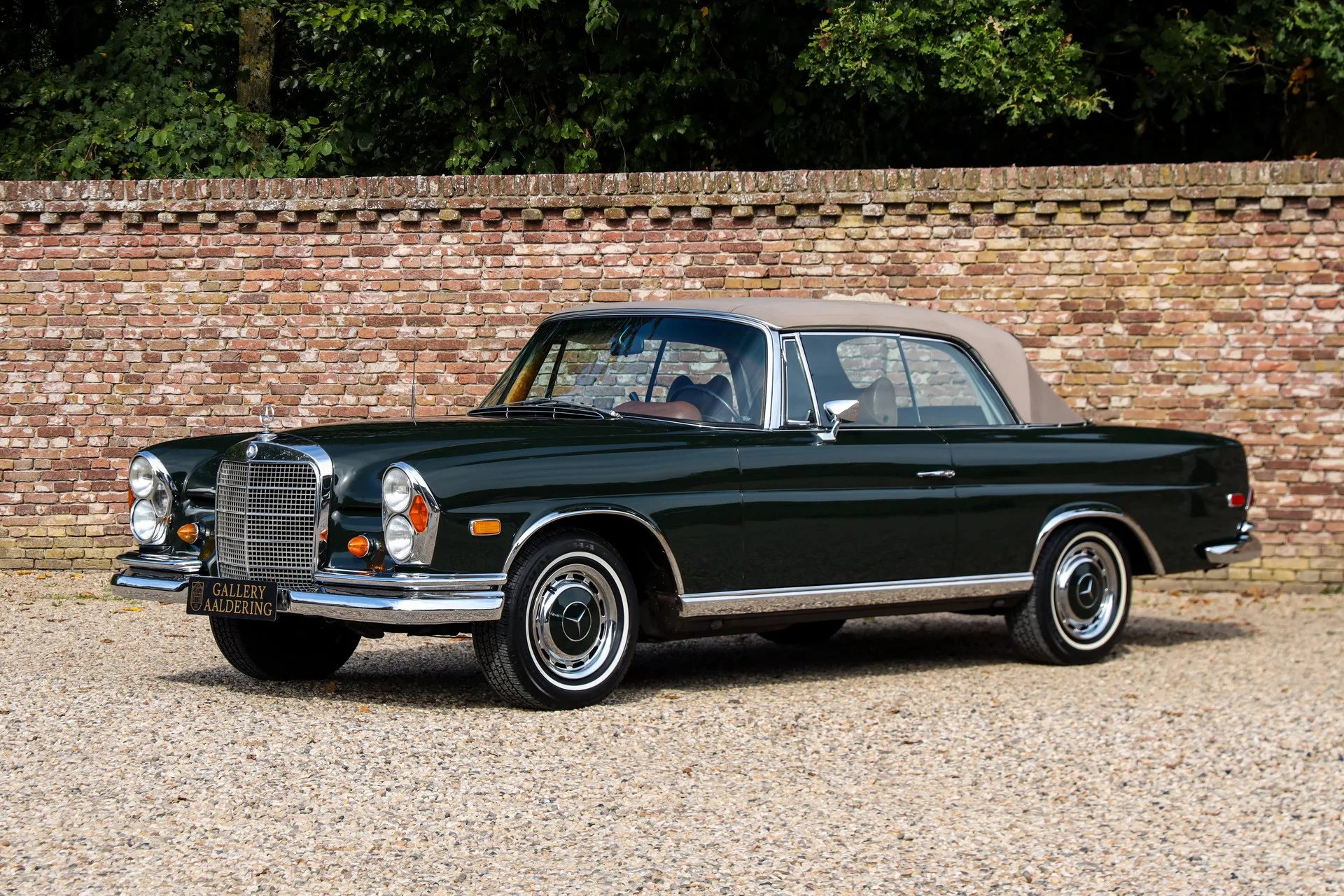 1969 Mercedes-Benz 280 SE Cabriolet, 8/30