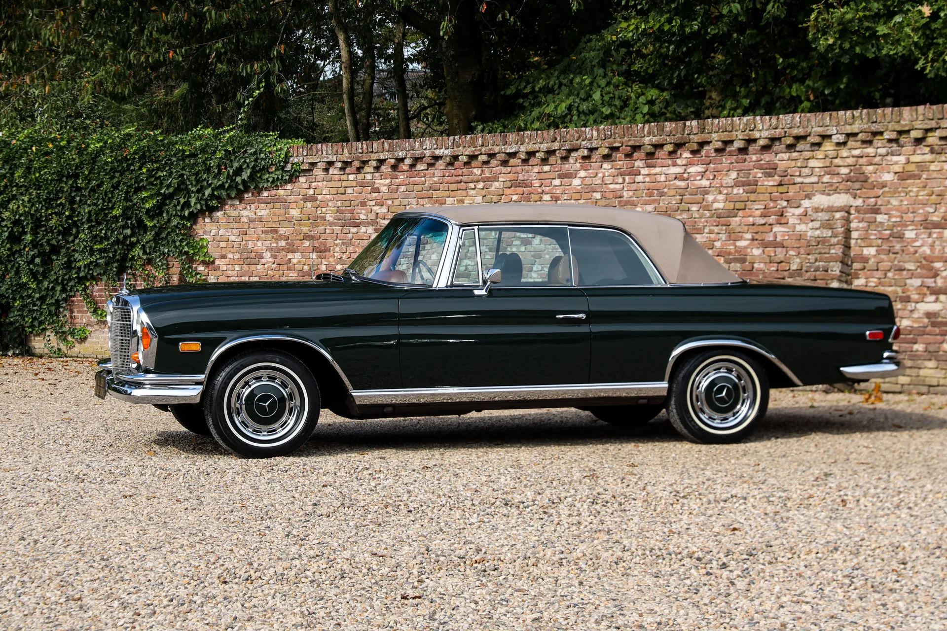 1969 Mercedes-Benz 280 SE Cabriolet, 9/30