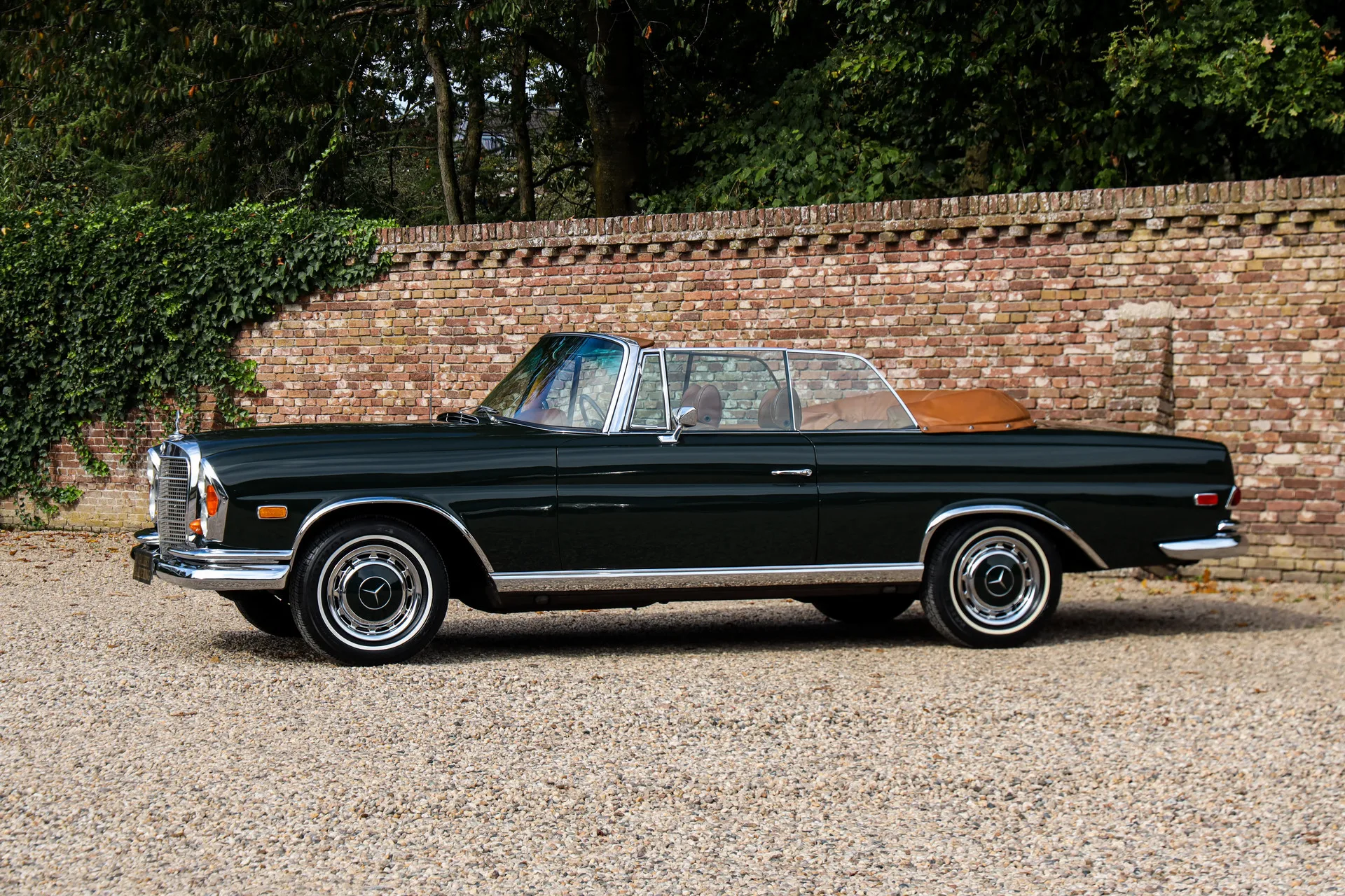1969 Mercedes-Benz 280 SE Cabriolet, 23/30