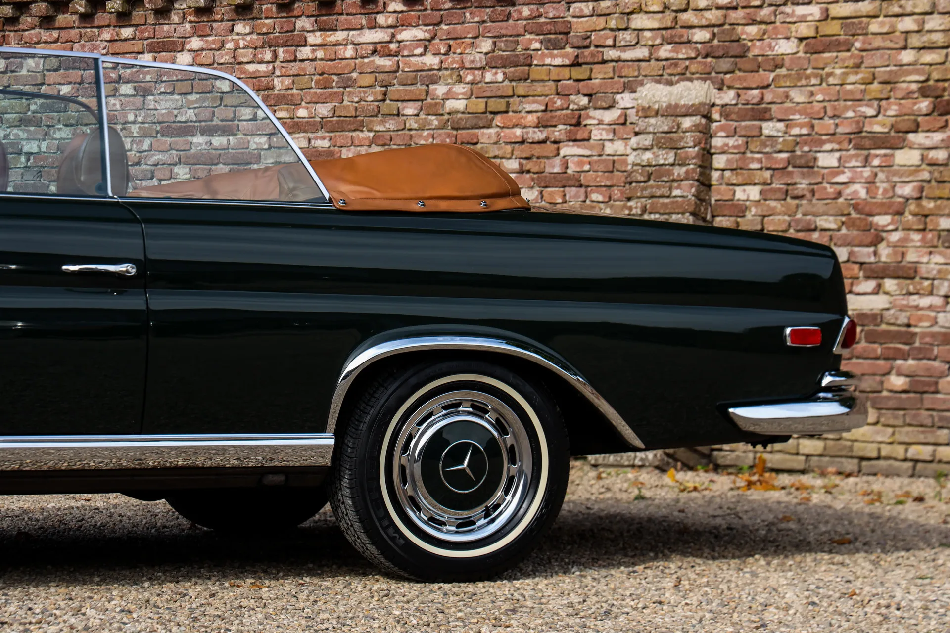 1969 Mercedes-Benz 280 SE Cabriolet, 25/30