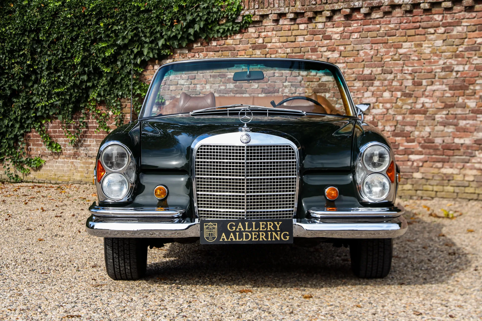 1969 Mercedes-Benz 280 SE Cabriolet, 26/30