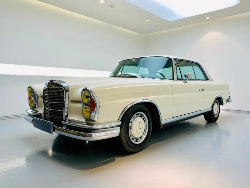 1969 Mercedes-Benz 280 SE Coupé offered by a specialist dealer in Balma, France, main photo