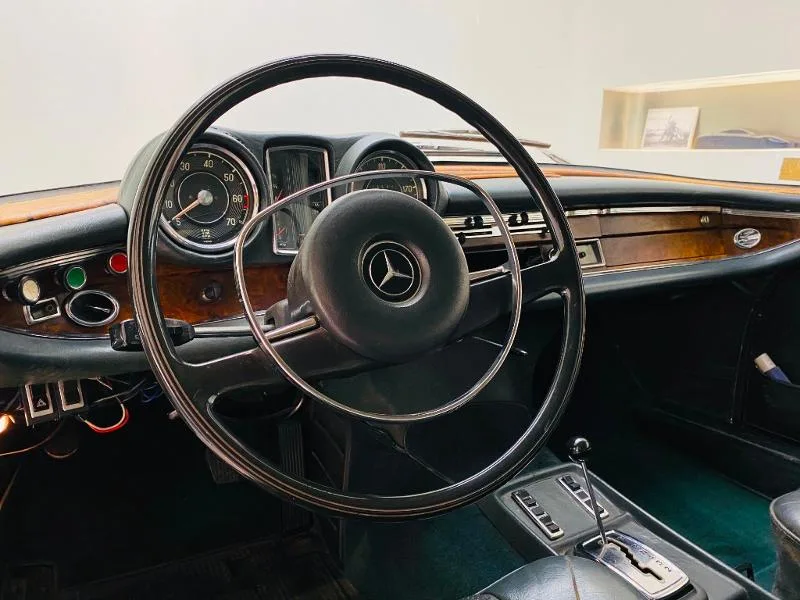 1969 Mercedes-Benz 280 SE Coupé, 2/17