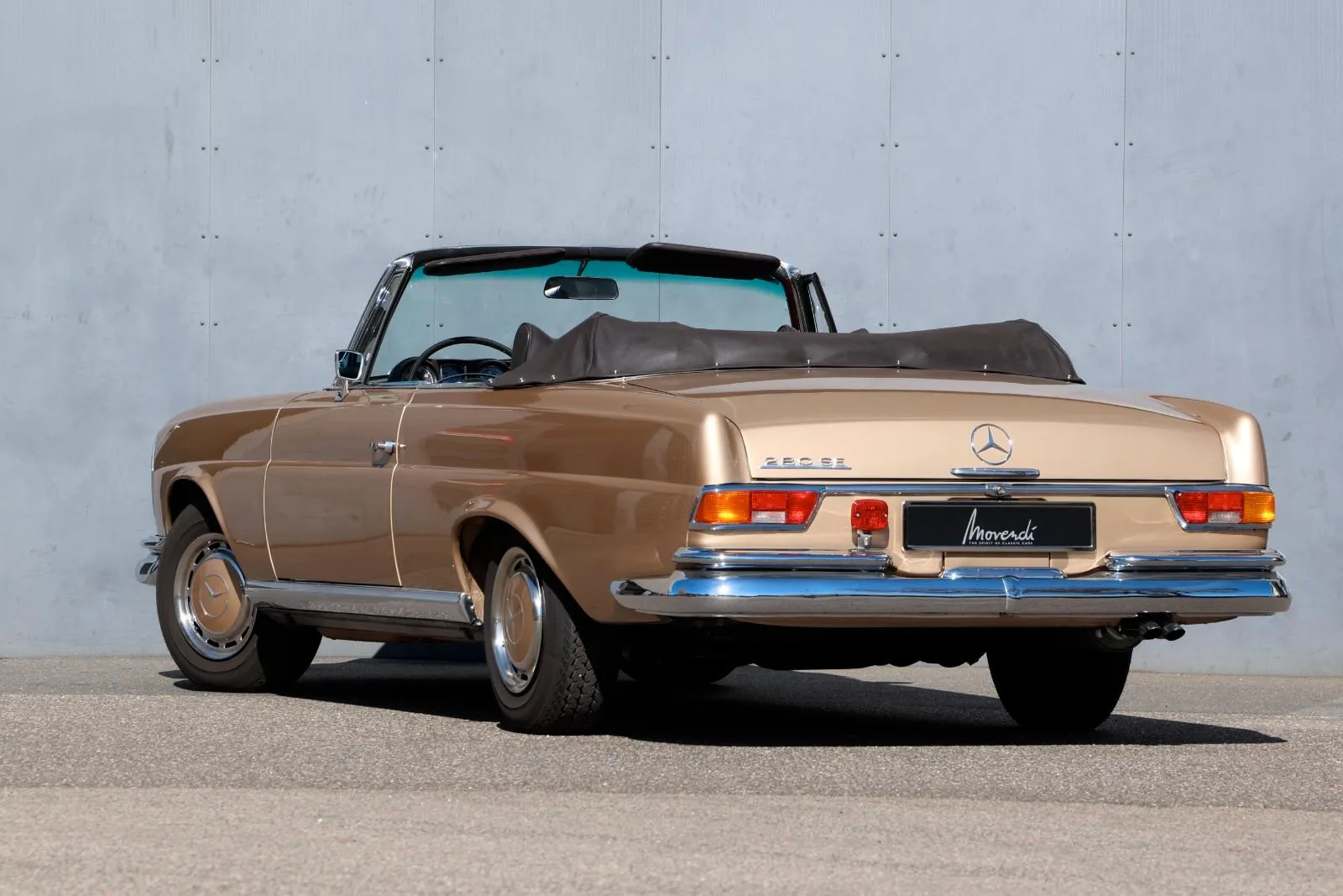 1969 Mercedes-Benz 280 SE Cabriolet, 2/24