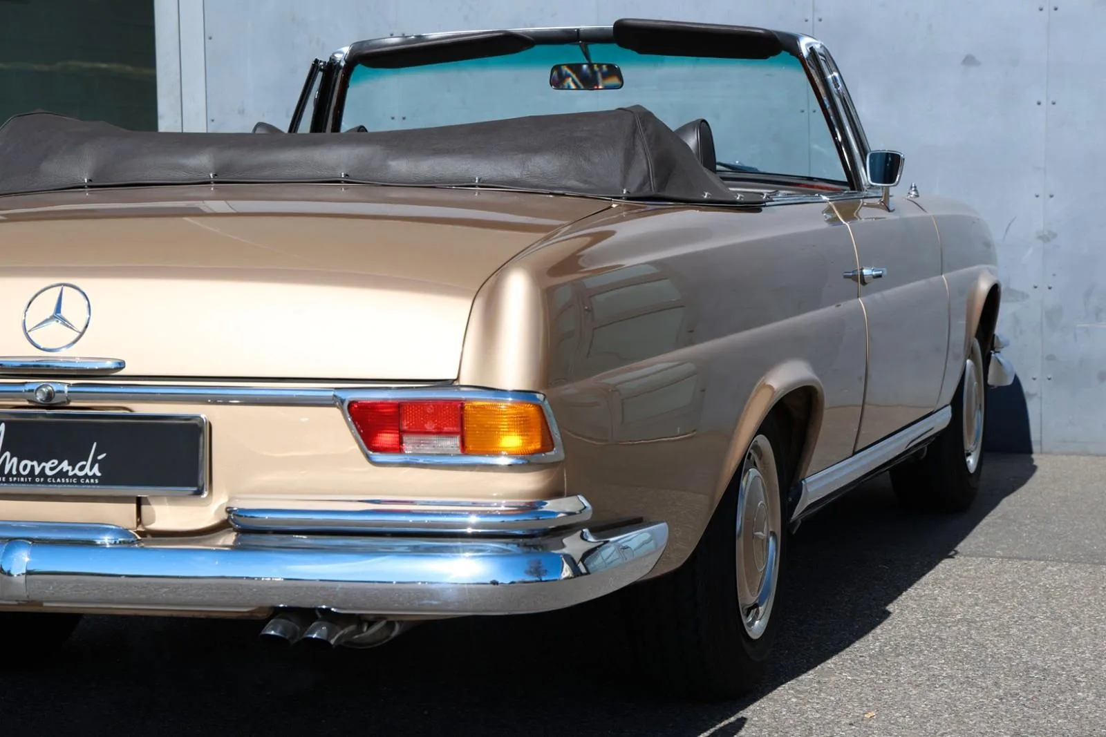 1969 Mercedes-Benz 280 SE Cabriolet, 13/24