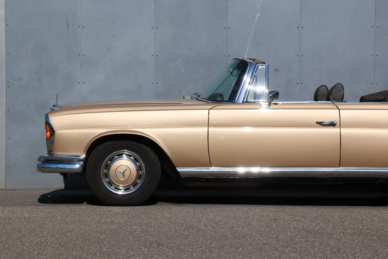1969 Mercedes-Benz 280 SE Cabriolet, 14/24