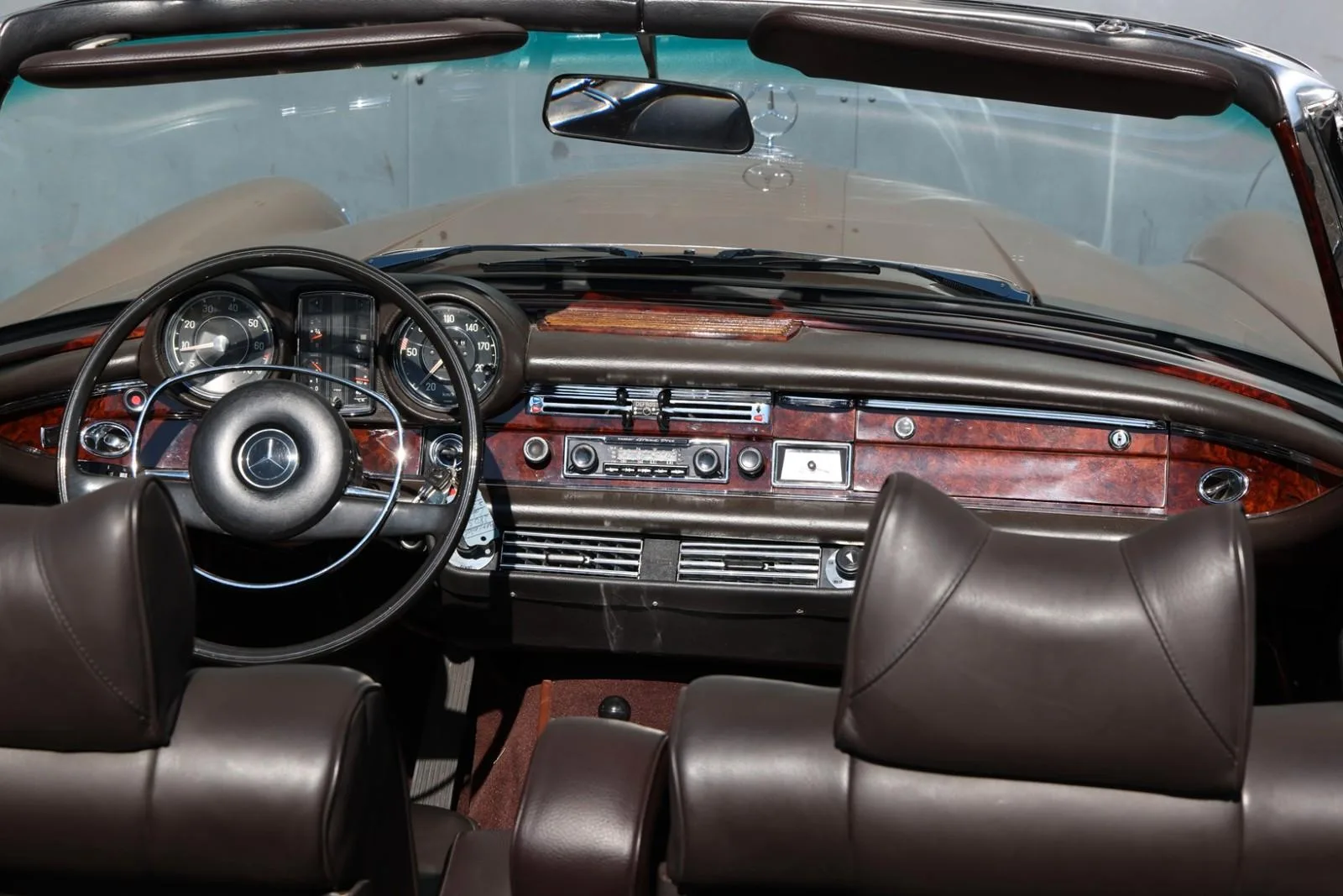 1969 Mercedes-Benz 280 SE Cabriolet, 17/24