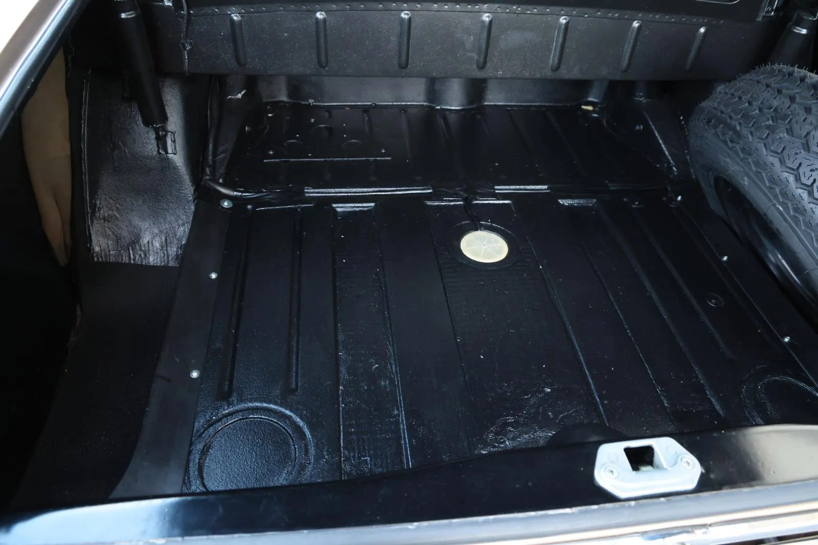1969 Mercedes-Benz 280 SE Cabriolet, 24/24
