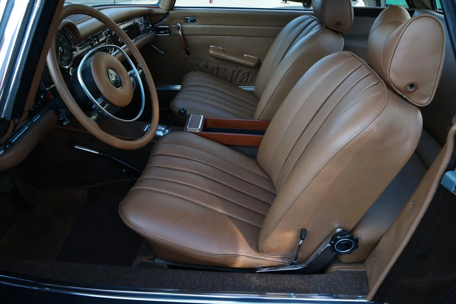 1969 Mercedes-Benz 280 SL California, 14/24