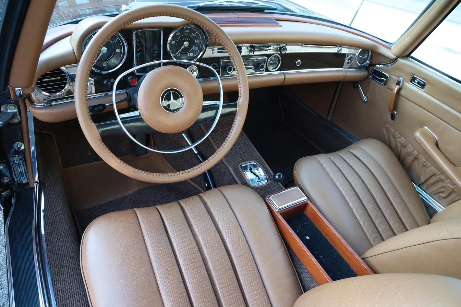 1969 Mercedes-Benz 280 SL California, 15/24