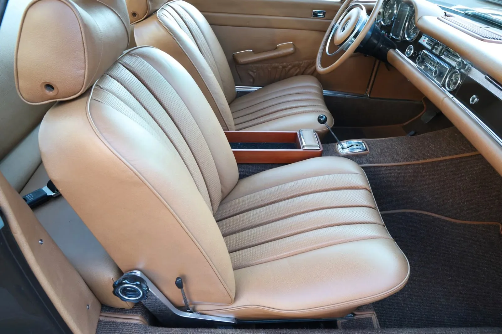 1969 Mercedes-Benz 280 SL California, 16/24