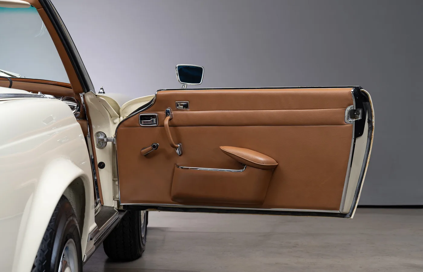 1969 Mercedes-Benz 280 SL, 22/30
