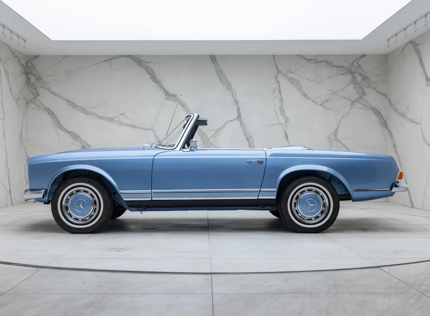 1969 Mercedes-Benz 280 SL Pagoda proposée par un concessionnaire spécialisé à Banstead, Royaume-Uni, photo 6 sur 15