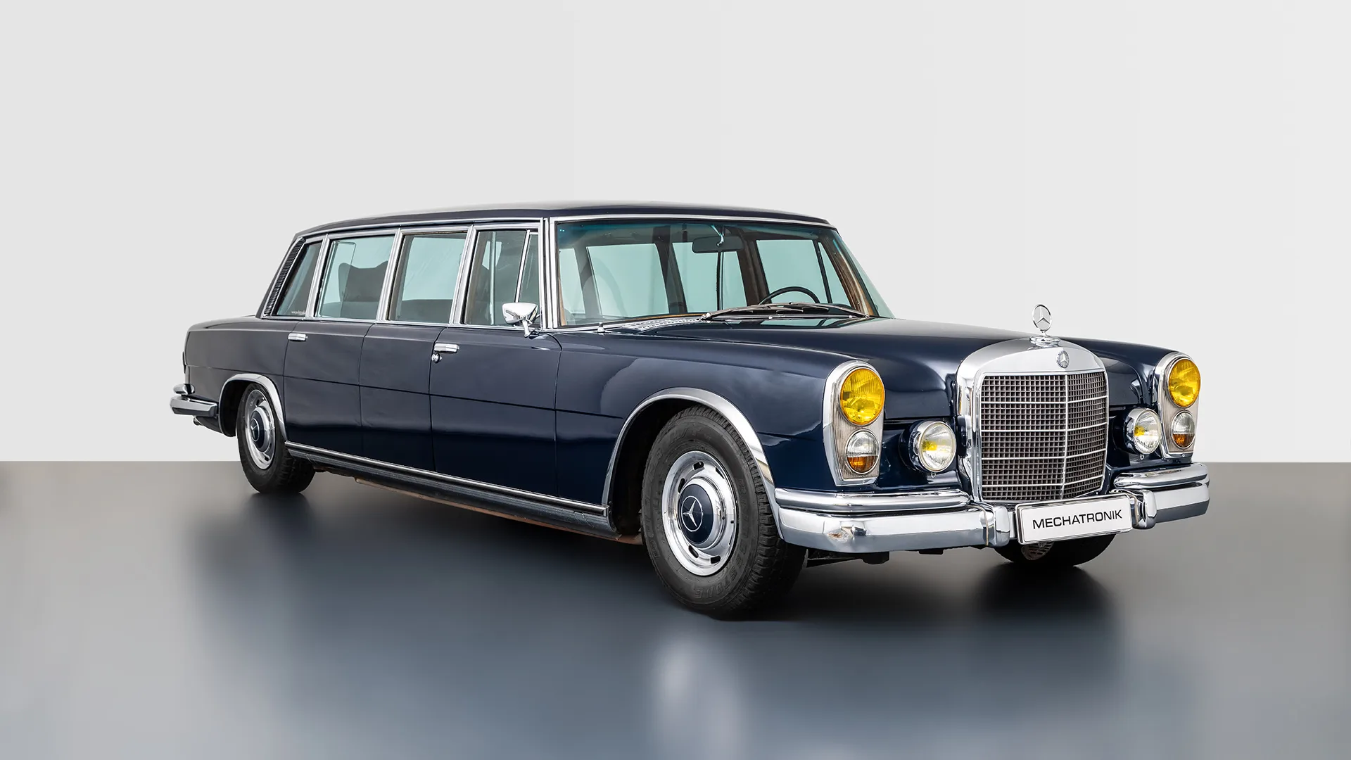 1969 Mercedes-Benz 600 Pullman proposée par un concessionnaire spécialisé à Pleidelsheim, Allemagne, photo principale